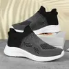 Sapatos Casuais Masculinos e Femininos de Solado Grosso e Cabedal Fly-Knit Tamanho Grande Sapatos Masculinos Casuais Esportivos Sapatos Meia Fly-Knit Sapatos de Corrida