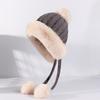 Bonita gorra de protección para las orejas con forma de bola de pelo para mujer, de otoño e invierno, con forro polar, de punto, de lana pequeña, cálida y moderna para exteriores.