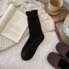 Meias femininas de cashmere para outono e inverno, espessadas, estilo retrô japonês, padrão losango, meias de cano médio, renda doce, cor sólida, meias slouch versáteis para mulheres