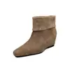 Botas femininas de camurça para aumentar a altura, botas curtas de uso duplo, novas botas de salto alto estilo coreano com bico quadrado para outono e inverno, botas femininas curtas