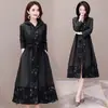 Casaco Trench Coat Feminino Jinbukang Primavera e Outono Estilo Coreano Comprimento Médio Jaqueta para Mulheres de Meia-idade Primavera e Outono Novo Tendência Tamanho Plus