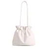 Bolsa feminina de design de nicho estilo francês 2026 nova tendência versátil bolsa de ombro plissada bolsa de balde de viagem moderna