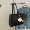 Bolso de gran capacidad para mujer, versátil, de verano 2023, nuevo, bolso de hombro a cuadros de alta calidad, bolso de mano de clase para ir al trabajo.