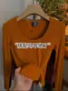 Nova Coleção de Outono Laranja Abóbora Estilosa Redutora de Idade Versátil Canelada Gola U Manga Longa Camiseta para Mulheres Moda Slimming Camiseta Base