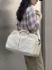 Diseño de tendencia transfronterizo sentido de diseño bolsa de viaje para mujer gran capacidad bloques de color empalmados bolsa de fitness bolsa de equipaje de mano para viaje de negocios de corta distancia