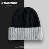 Chapéu de lã de cor contrastante estilo japonês feminino outono e inverno estilo coreano chapéu de malha de camada dupla protetores de ouvido quentes chapéu frio masculino moderno