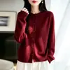 Outono/Inverno 2026 Novo Cardigan de Tricô com Gola Redonda e Barra Enrolada, Manga Longa, Cor Sólida, Peça de Vestir Pronta para Usar, Pele de Guaxinim de Primeira Linha, Roupa Externa