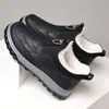 Sapatos de Algodão de Inverno Novo Estilo com Forro de Lã e Espessados Slip-On Sapatos Masculinos Cano Médio Botas de Neve Quentes Resistentes ao Frio Sapatos para Homens de Meia-Idade