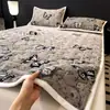 Colcha gruesa de pelo de conejo para invierno, colcha acolchada estilo tatami retro y juego de sábanas con forro polar (conjunto de tres piezas)
