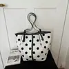 Bolsas de Moda Verão 2026 Design de Nicho Bolsa de Ombro Casual Textura Simples Elegante Bolsa de Axila Feminina
