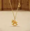 Collar de Caballo Dorado Pequeño para Mujer, Diseño de Nicho de Lujo Ligero, Trae Buena Fortuna, Colgante Lindo de Caballo Pequeño, Cadena para Clavícula, Regalo para el Año de Nacimiento