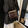 Otoño e Invierno 2025 Nuevo Bolso Pequeño Cuadrado Retro para Trabajar y Viajar Bolso de Hombro Casual de Moda La Sensación Más Fácil de Combinar Bolso Cruzado