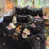 Juego de ropa de cama de tres piezas para dormitorio de estudiantes de dibujos animados, nuevo modelo 2026, tipo A, seersucker, toalla bordada, juego de cuatro piezas con sábana y funda de edredón