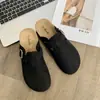 Novidade Primavera e Verão 2024 Meia-calça com Sola Grossa Estilo Retrô Nicho Preguiçoso Roupa Externa Chinelos Slip-On com Biqueira para Homens e Mulheres