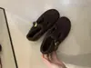 Nuevos zapatos Mary Jane 2025 con aumento de altura interior y forro polar, zapatos grises peludos estilo Birkenstock, zapatos de algodón cálidos para mujer
