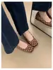 Primeiro Encontro com Sapatos de Bolinhas Estilo Coreano para Aumentar a Altura, Novo Modelo 2026, Sapatilhas Retro Slip-on de Bico Quadrado