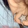 Pendientes de Hebilla de Estrella Brillante Diseño Nicho Casero Combinación con Todo Zircón Taladro de Punto Exquisitos Pendientes Pendientes de Botón Moda Femenina Pendientes yk2