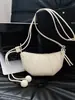 Bolso de axila de moda y chic estilo francés, bolso de cuerno elegante y único, nuevo modelo 2026, alto valor estético, bolso de mano simple y casual para mujer