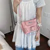 Bolsa de Mano Biker con Remaches Estilo Nuevo Verano 2026 Transfronteriza Bolso de Hombro Cruzado de Lujo Ligero de Moda Transfronterizo Bolso de Color Sólido de PU