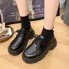 Zapatos de cuero para mujer de suela gruesa estilo británico 2026 nuevo resorte versátiles negros mocasines JK zapatos de plataforma tendencia ins