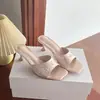 Sandálias de salto gatinho com bico quadrado em cetim estilo francês para mulheres, nova coleção de verão 2025, design elegante de pétalas com strass, perfeitas para combinar com vestidos, saltos altos
