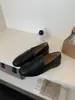 Mocassins Femininos Estilo Britânico Retrô Solado Macio Slip-on Bico Redondo 2026 Outono Novo Estilo Mocassins Confortáveis Sapatos Pequenos de Couro