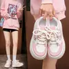 Zapatillas populares de nicho con suela gruesa para mujer, zapatos blancos versátiles y súper modernos para primavera y otoño, nuevos zapatos deportivos casuales estilo coreano 2024