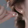 Pendientes de botón de plata 999 con diseño de mariposa brillante para mujer, diseño de nicho Ins, modernos, exquisitos, frescos, versátiles, pendientes de alta gama