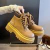 Botas de Suela Gruesa Estilo Británico para Mujer Otoño 2025 Nueva Moda Retro Ropa de Trabajo Botas Color Ruibarbo Botines de Calle para Motocicleta