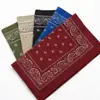 Lenços de cabeça e bandanas de street dance personalizados da fábrica de origem, feitos de algodão puro com estampa paisley, podem ser produzidos em massa de acordo com seus designs e amostras.