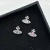 Brinco de Osso da Orelha Planeta Cheio de Diamantes Titânio Aço Parafuso Coclear Brincos de Design Único com Pingente de Saturno para Mulheres