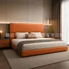 Fábrica de Origen Foshan Cama Tapizada de Cuero Color Caramelo Minimalista Moderna para Hoteles, Apartamentos, B&Bs y Habitaciones Modelo - Cama Matrimonial