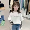 Camiseta Básica Infantil Primavera e Outono Estilo Coreano Tendência Meninas Falso Duas Peças Manga Longa Camiseta Top Listrado Desenho Animado para Meninas
