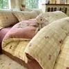 Novo Conjunto de Quatro Peças de Cama de Veludo Leite Desenho Animado 2025 Outono e Inverno Espessado Lençóis e Fronhas de Veludo Coral Roupa de Cama com Forro de Lã
