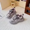 Tênis Feminino 2026 Primavera e Outono Novo Estilo Infantil Malha Respirável Sapatos Pai Meninos Confortáveis e Modernos Sapatos de Malha Única