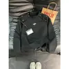 Moletom Desconstruído Estilo Primavera com Decoração Metálica para Homem, Pulôver Branco com Gola Redonda e Design Estiloso, Resistente, Camiseta Base Cool e Casual