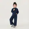 Nuevo conjunto de sudadera para niñas primavera y otoño 2026, conjunto de dos piezas con shorts y chaqueta con cremallera estilo coreano, pantalones acampanados para niños