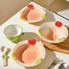 Nuevo juego de vajilla de cerámica con frutas pintadas a mano, lindo y encantador, alto valor estético, juego de cuenco y plato de cerámica con esmalte debajo para uso doméstico