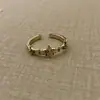 Anillo Vintage de Flor de Iris Dorada de Alta Gama Retro Exquisito Estilo de Corte Incrustado con Diamantes Moderno Anillo Individual para Dedo Índice