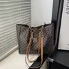 Bolsa tote de grande capacidade para mulheres 2025 novo modelo bolsa de ombro simples para o dia a dia bolsa de mão versátil e da moda bolsa saco de cor sólida