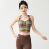Top de tirante halter a cuadros retro americano para fitness, diseño fruncido, asegura almohadillas de sujetador, se puede usar hacia afuera, camiseta sin mangas de yoga