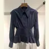 Camisa de lapela com cintura apertada para mulheres Nova Coleção Primavera Nicho alta qualidade luxo leve estilo coreano chic para o dia a dia moda