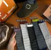 Nuevos calcetines de otoño e invierno estilo japonés con bloques de color y rayas hasta la mitad de la pantorrilla, puños de calcetín retro con bloques de color, calcetines de algodón a rayas y calcetines holgados - todos en stock