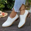 Zapatos de cuero bordados estilo británico para mujer de talla grande, punta fina, mocasines slip-on de tacón grueso para mujer, zapatos planos casuales de punta profunda calidad de exportación