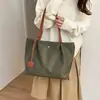 Bolso tote nuevo de nailon 2026, bolso de hombro de gran capacidad para el trabajo, bolso de mano retro y versátil, bolso simple estilo dumpling