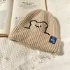Gorro de Punto Cálido para Otoño e Invierno Lindo Oso de Dibujos Animados Bordado Gorro de Lana Estudiante Todo Fósforo Gorro Jersey Mostrando la Cara Gorro Pequeño para el Frío