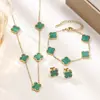 Pulsera, collar y pendientes de trébol de cuatro hojas de acero de titanio, estilo de moda cruzado, nuevo, juego de tres piezas, flor de trébol de la suerte, joyería para la mano, venta al por mayor