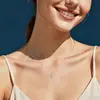 Colar Transfronteiriço Novo D Color Moissanite Cruz Prata Esterlina S925 para Mulheres, Luxo Leve, Deslumbrante, Corrente de Clavícula Simples e Versátil