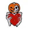Insignias navideñas de dibujos animados transfronterizas, gato, bruja, calavera, danza del león, broches divertidos de aleación, pines para ropa, venta al por mayor del fabricante