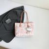 Bolso de lona con grafiti para mujer, nuevo bolso de hombro informal de 2024, combinable, de gran capacidad, para estudiantes y viajeros.